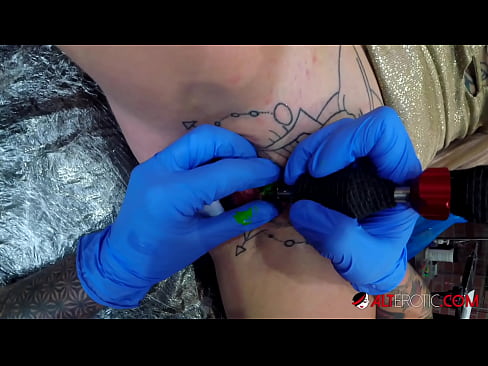 ❤️ Äärimmäisen tatuoitu hottie Sully Savage sai tatuoinnin klitorikseen ❤️❌ Anaalivideo at porn fi.makesexnotwar.ru ❌❤